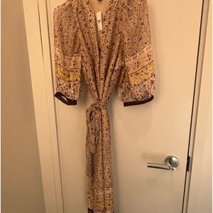 Lovely dress- 3/4 length balloon sleeves - gently used- worn one time